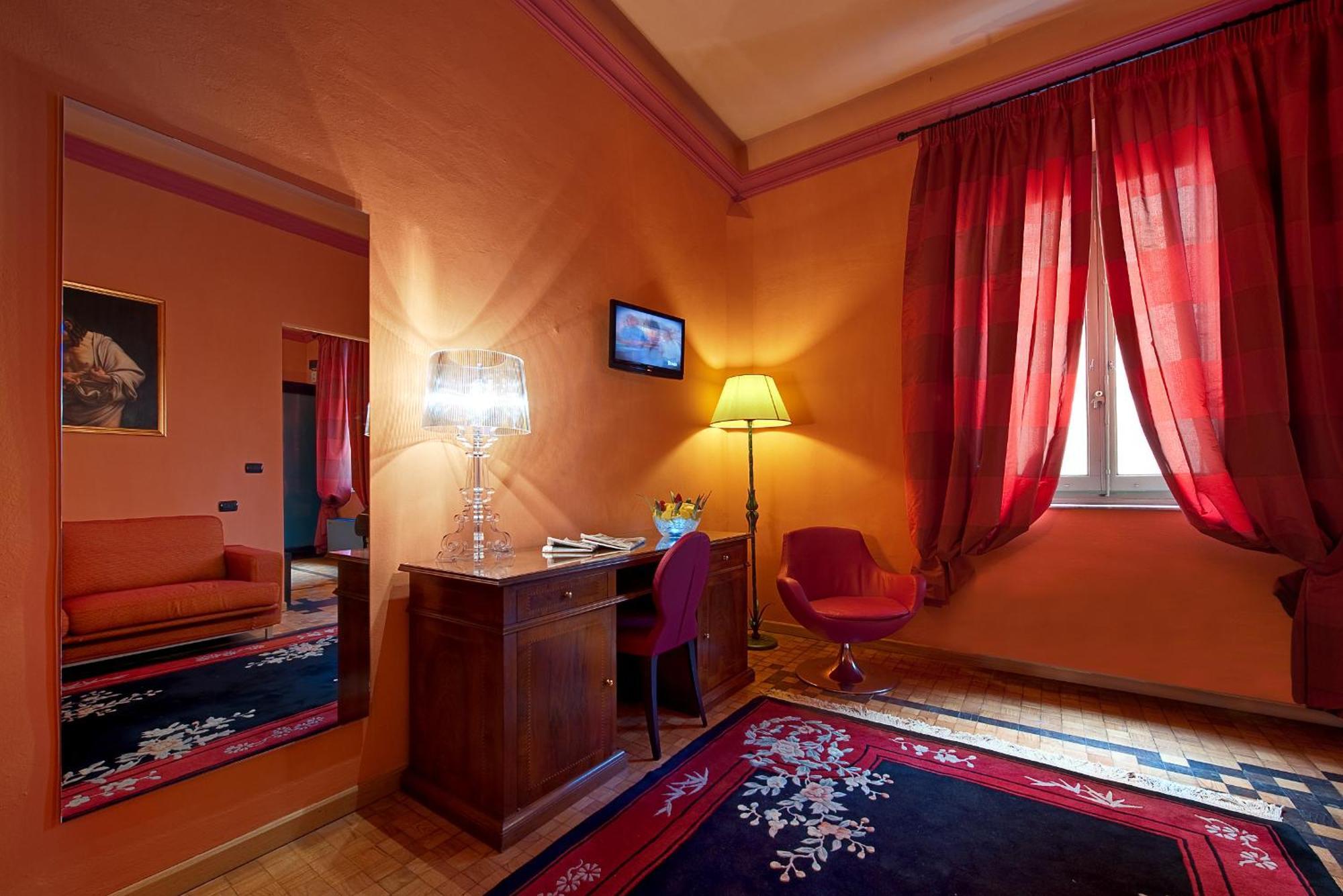 Suite,1580352001:JPEG
